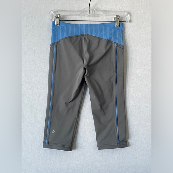 Ivivva Grey Crop Tight in Size 12 - Picture 2 of 5